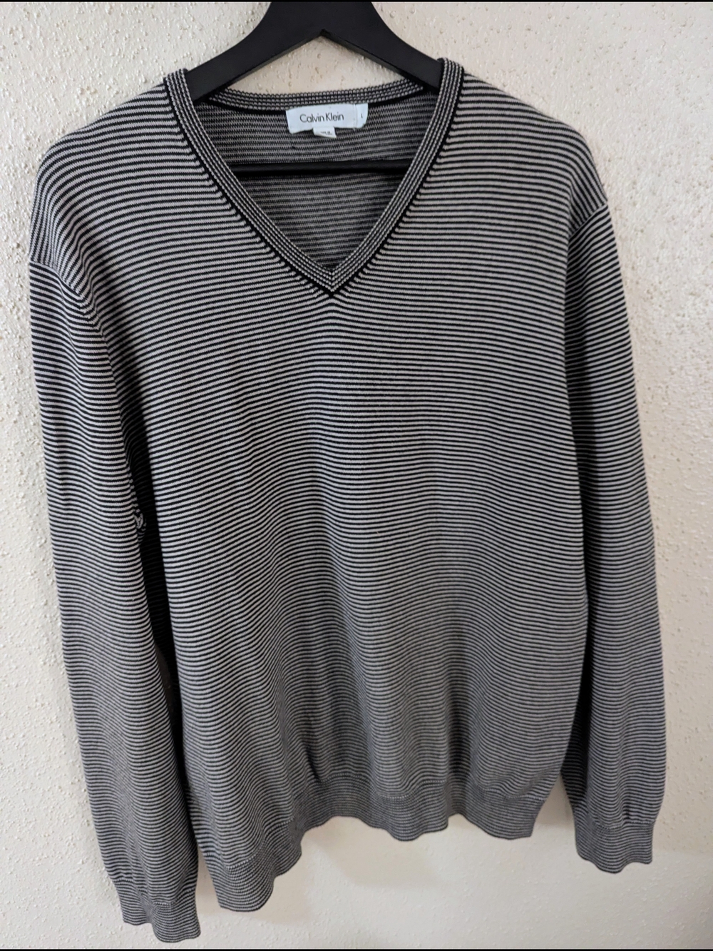 Calvin Klein V-Neck Black & Gray Stripe Sweater SzL